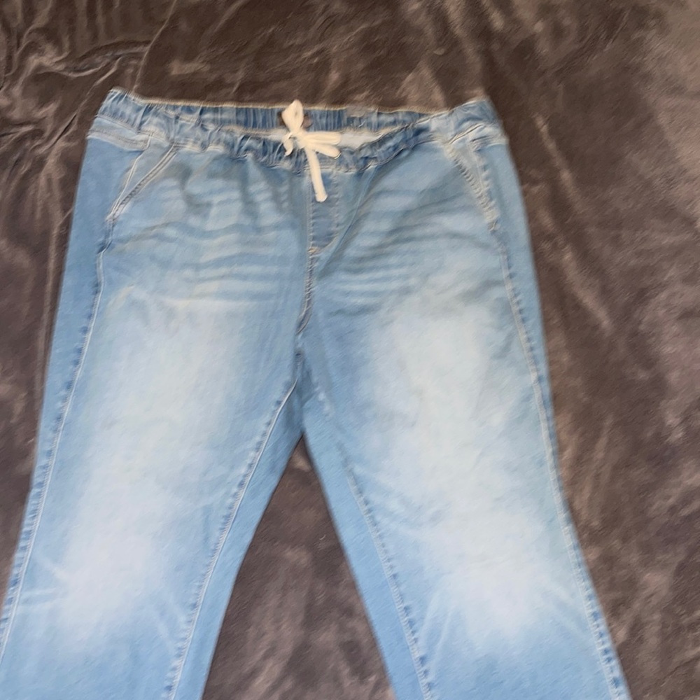 Brand new Torrid Pull on BF jeans with tie front